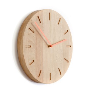 Applicata - Watch:Out Oak Clock
